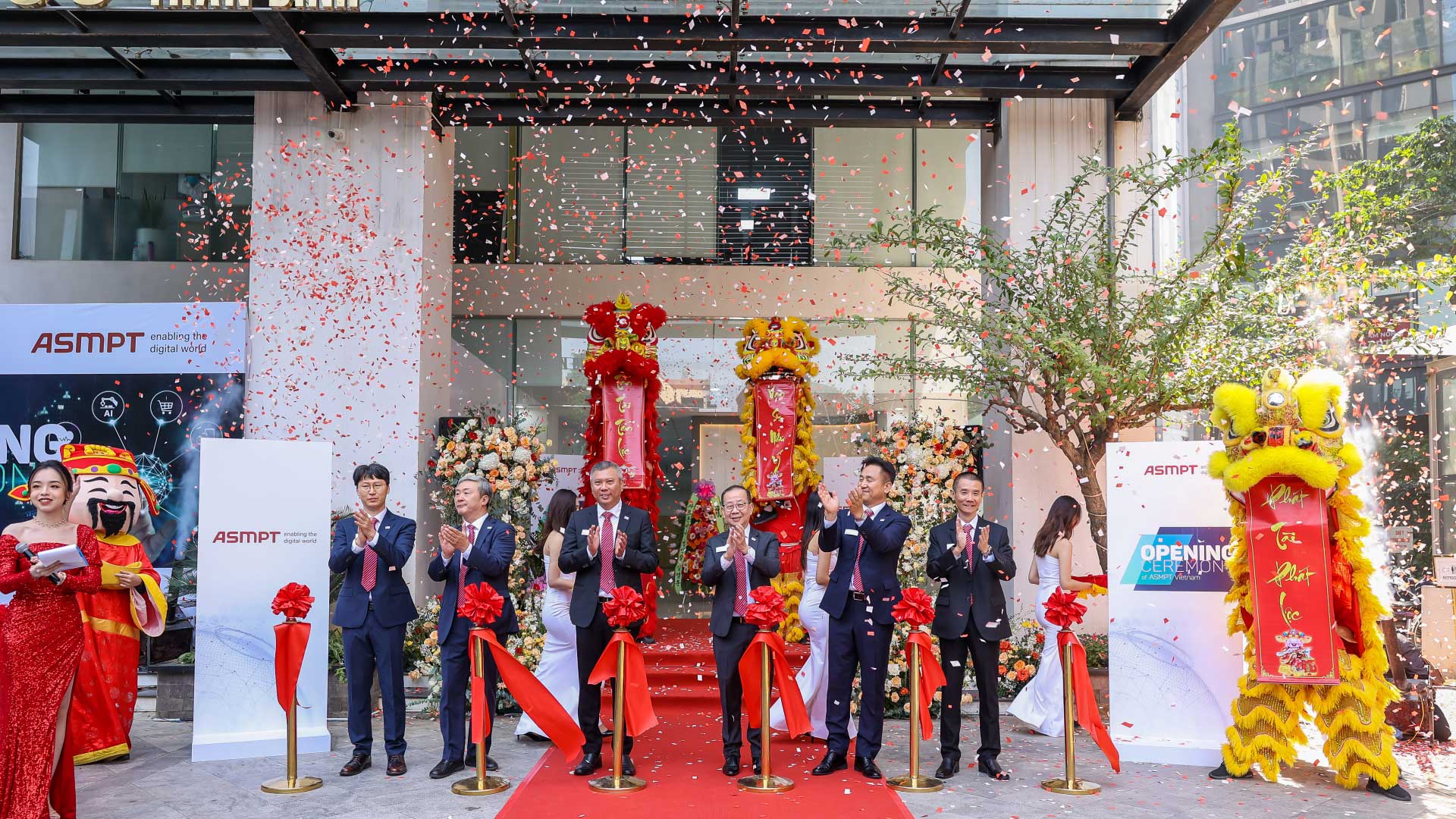 ASMPT Group CEO Robin Ng opens industry first joint customer advocacy center for Semiconductor and Electronics Manufacturing in Vietnam